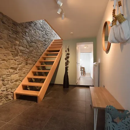 Modern Holiday In With Fenced Garden Feriehus