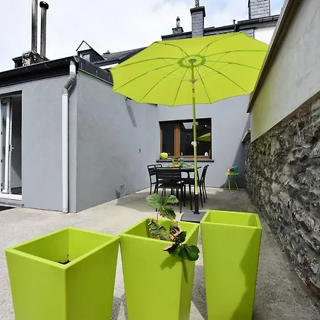 Modern Holiday In With Fenced Garden 度假居