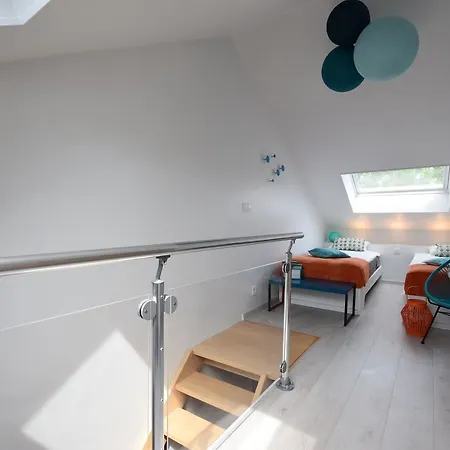 Modern Holiday In With Fenced Garden 度假居
